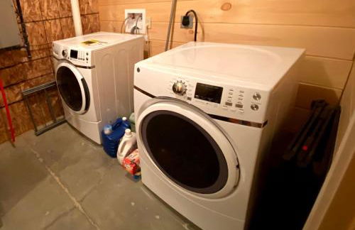 UV Log home with direct Cannon Mountain views Minutes to attractions Fireplace Pool Table AC - Foto 59