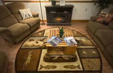 Prime Northern Maine Snowmobiling Retreat with Full Kitchen & Winter Trails Access - Foto 6