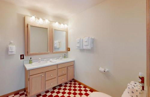 The 19th Hole Lakeside - Photo 23