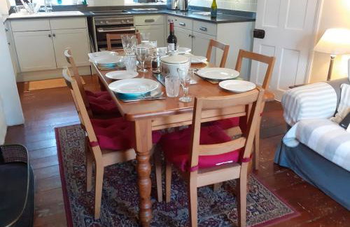 Cottage On The Square - Photo 4