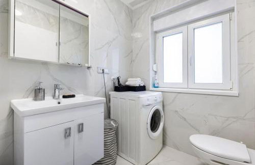 Cozy 2-bedroom house with parking slots - Photo 21