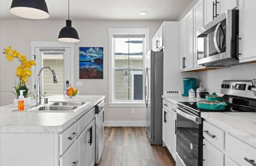 Stay with Style in this Townhome - Photo 8