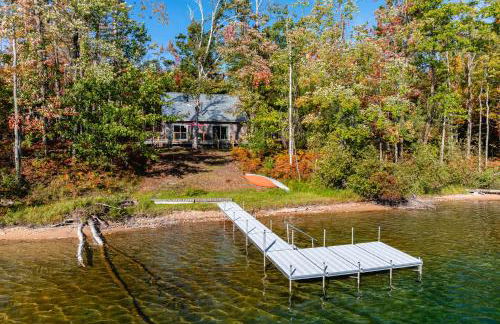 Pet-friendly Lakefront Gaylord Home with Dock! - Foto 32