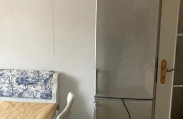 Geräumiges Apartment 90 m Zwei Schlafzimmer große Küche mit Essbereich Badewanne Waschmaschine Spülmaschine gesamte Unterkunft gehört Ihnen - Photo 28