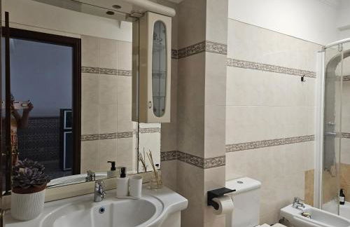 Light Spacious Almada Apartment - Foto 18