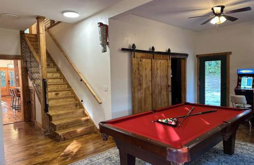 Secluded with Hot tub, Pool table, Arcade, Fishing andTheater Room - Photo 15