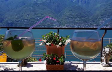 Apartment with Panoramic Lake View & Terrace in Pino, Lago Maggiore - Casa Roccia No 7 - Foto 8