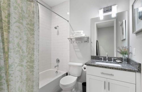 Canopy Couplet - 2 Upscale Condos by Main St - Foto 23