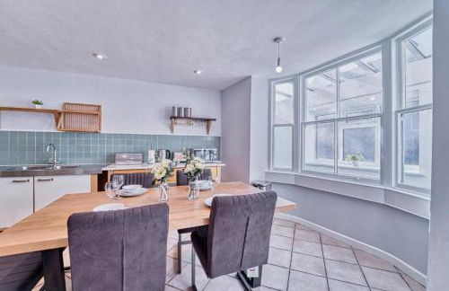 The Stylish Gem of Bath - Sleeps 10 - Photo 12