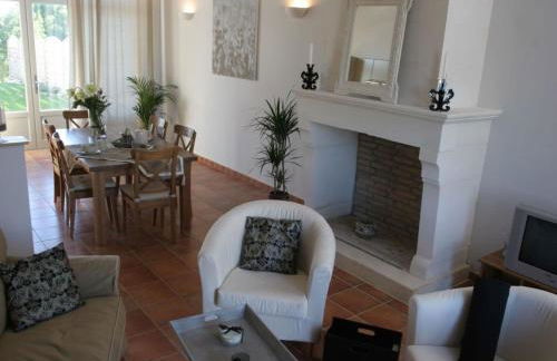 Villa in France With Private Pool & Garden - Foto 29