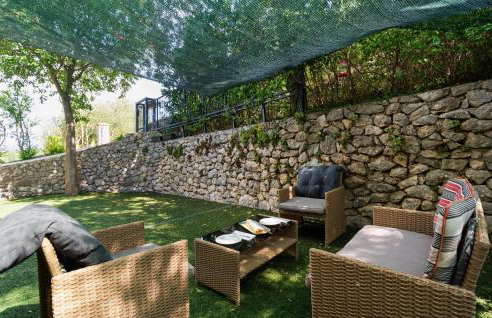 Gorgeous Apartment In Kucice With Wifi - Photo 6