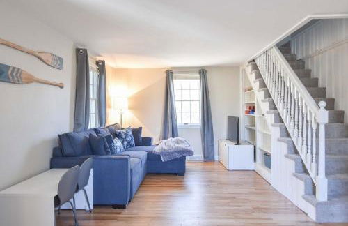 Beautiful Home Close to Ponds and Beach - Photo 11