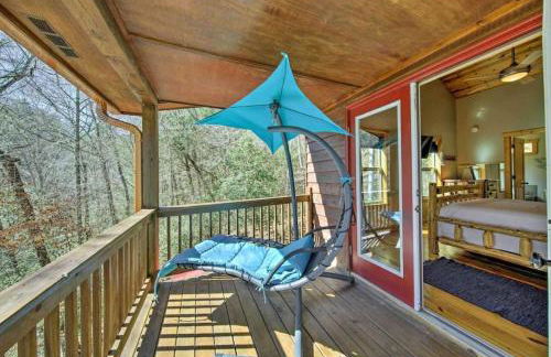 Amazing Creek View Cabin w/ Hot Tub, Firepit & Pool Table - Foto 22