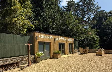 The Old Pool House, Stylish Large Studio in Private Country Estate with Air Con - Foto 19