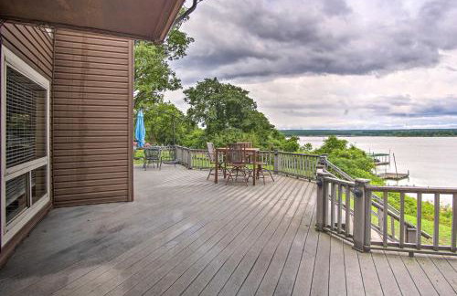 Lakefront Home with Private Beach Access! - Foto 22