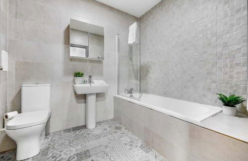 Industrial 2BR Apt, Liverpool City Centre Sleeps 8 - Foto 9