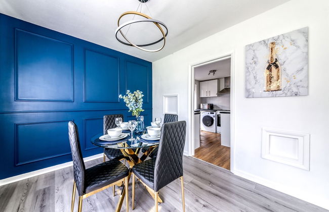 Contemporary 4 Bedroom Detached House With Parking and City Links - Foto 18