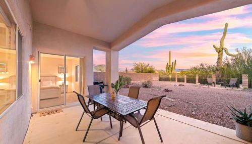 Remodeled modern beauty backs to open desert with mountain views & home theatre - Foto 5