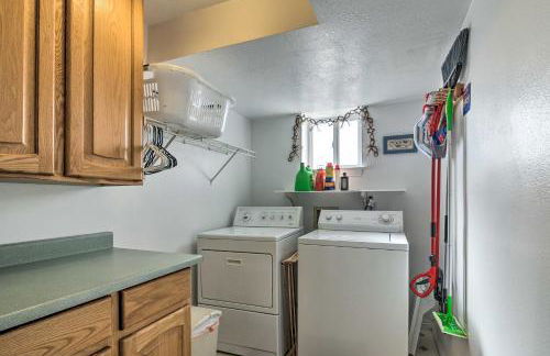 Pet-Friendly Aurora House with Mountain Views! - Photo 23