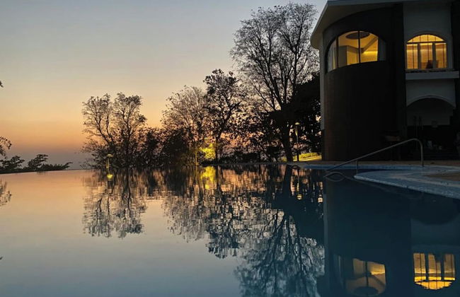 A Majestic and Luxurious Villa Overlooking the Ganges - Foto 17