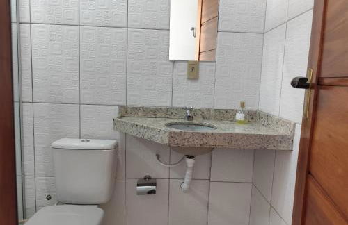 Casa com suítes privativas - Localização no centro, perto de serviços e pontos turísticos - Foto 18