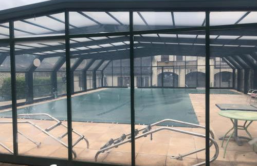 Bel appartement T2 refait à neuf avec piscine couverte de juin à fin septembre, près des stations de ski avec navette et draps et serviettes compris - Foto 13