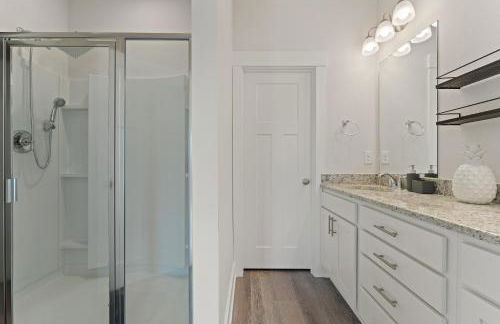 Mins to the Beach/King Beds/Arcade-Snowbird Deals! - Foto 13