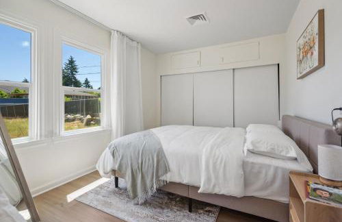 Spacious 5B2B home 5 min to airport with AC, Game Room, WiFi, Parking - Photo 29