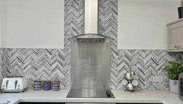 Stylish Highland Home - Photo 4