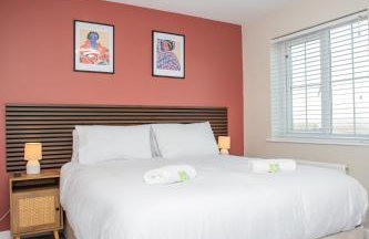 Vacant Nest Cleveland Close Central Parking - Photo 2