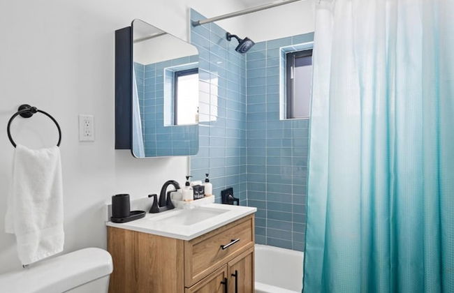 Stunning 3 Bd Pool House w Enchanting Water Views - Foto 41