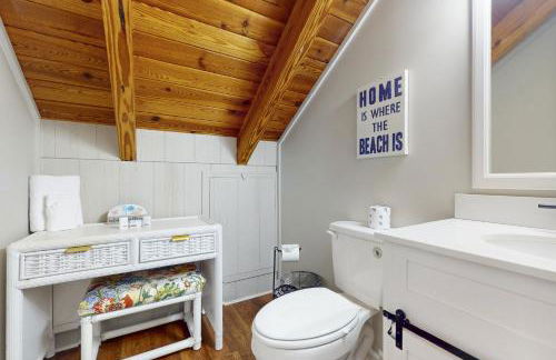 3rd-row beach cottage with ocean views, beach access, deck, & grill - Foto 18