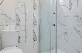 Parea Living - Hackney, 4-Bedroom Victorian House w Big Garden - Foto 32