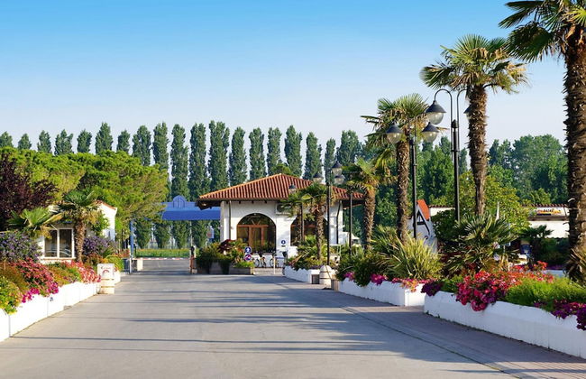 Bungalow in Caorle With Garden Furniture - Foto 24