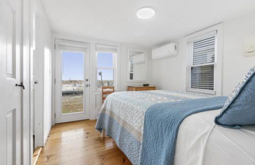 North Truro Beachfront Cottage with Cozy Backyard - Foto 4