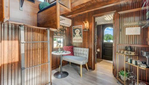 1920s Red Rock Caboose Bike Hike Explore - Foto 3