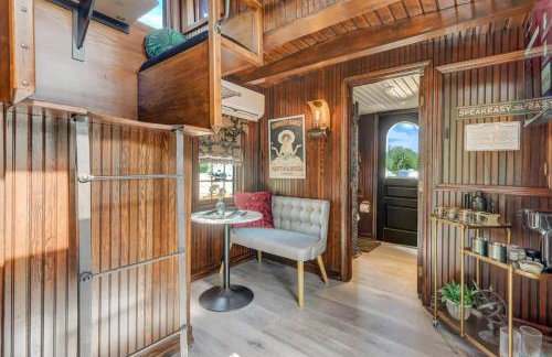 1920s Red Rock Caboose Bike Hike Explore - Foto 3