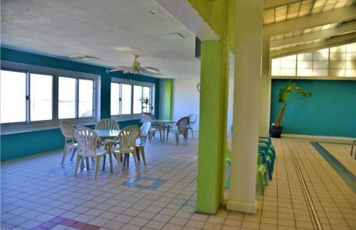 Oceanfront condo, ocean view and indoor pool - Foto 30