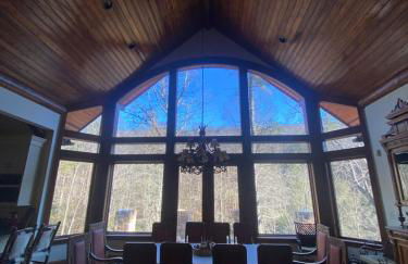 Luxury Mountain Retreat with views, fire pit, and creek - Foto 39