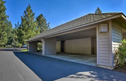 Hiking Trail and Hot Tub Access Bend Condo with Deck - Foto 29