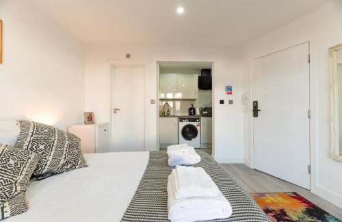 Stylish modern studio with parking London - Pass the Keys - Photo 9