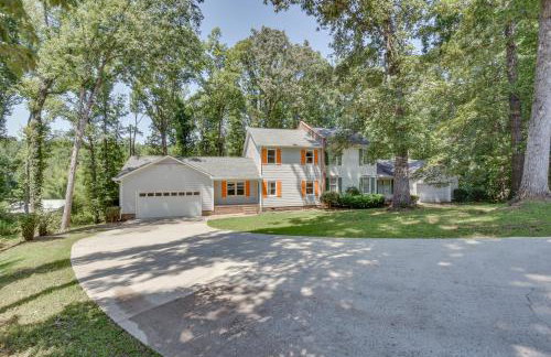 Charming Seneca Home - 3 Mi to Memorial Stadium! - Foto 1