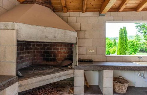 Three-Bedroom Apartment In Ostrvica - Photo 20