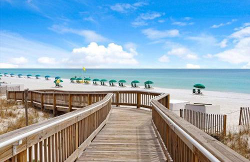 Fun cozy beach retreat! Steps to beach, heated pool & pickleball - Foto 17