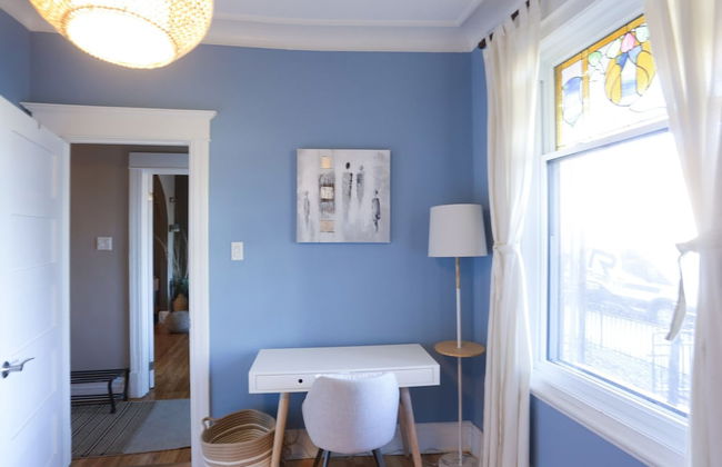 The Authentic and Charming Montrealer - Foto 12