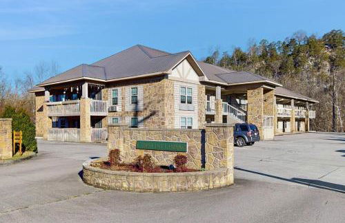 Pool and Riverfront! Couples Retreat in Smoky Mtns - Foto 19