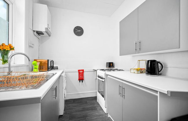 Cosy Three Bedroom Family Home With Garden - Foto 10