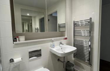 Modern 2bed Apartment in Birmingham City Centre 2 mins from Train Station with Free Parking and WiFi - Foto 28