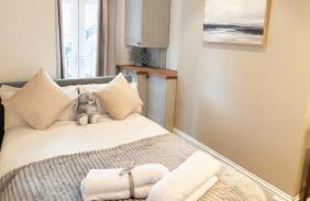 NEW! 2 bedroom Flat, Free Parking, PS5 and Netflix, ideal for professionals, relocators and families 1 minute to the centre and station - Foto 5