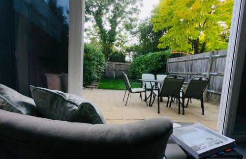 2 Ensuite beds house, sleep 4 With free parking, Self Check-in, and Close link to London, Zone 6 - Photo 6